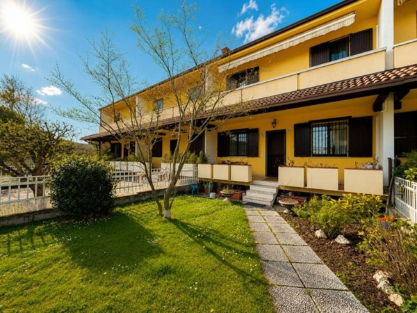 casa indipendente in vendita a Brescia in zona Villaggio Badia