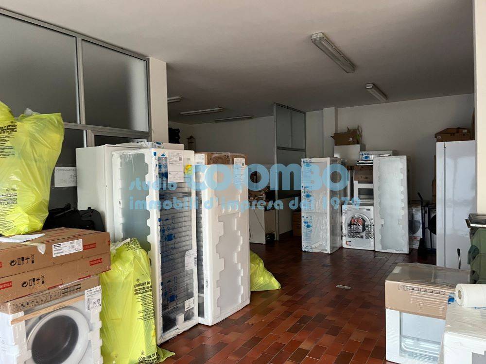 locale commerciale in vendita a Brescia in zona Quartiere Primo Maggio