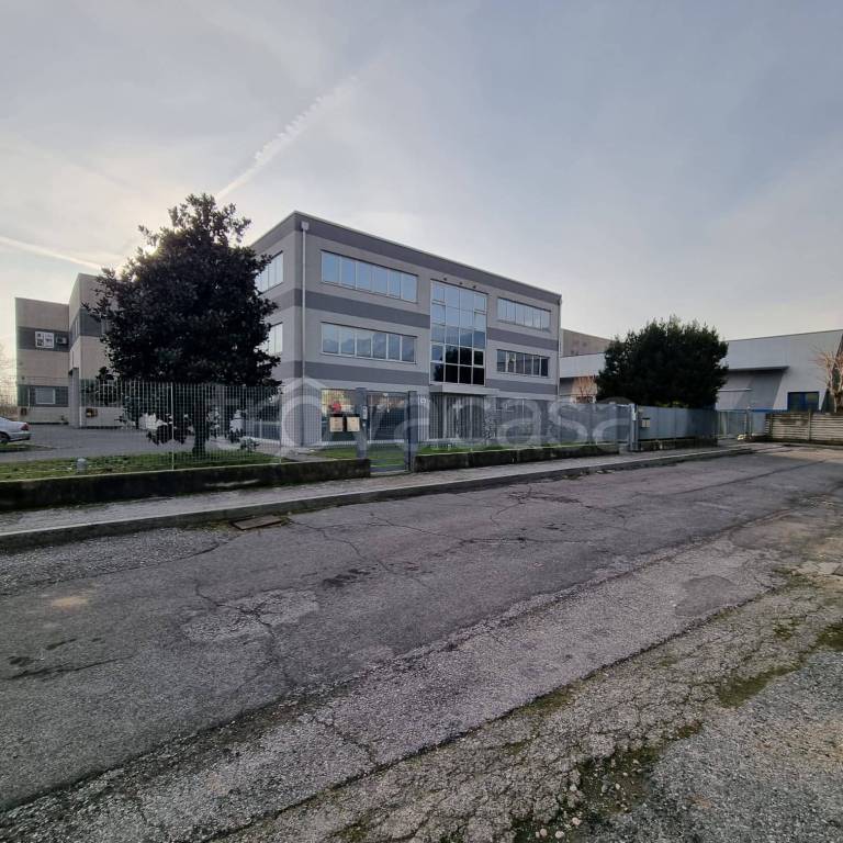 locale commerciale in vendita a Brescia
