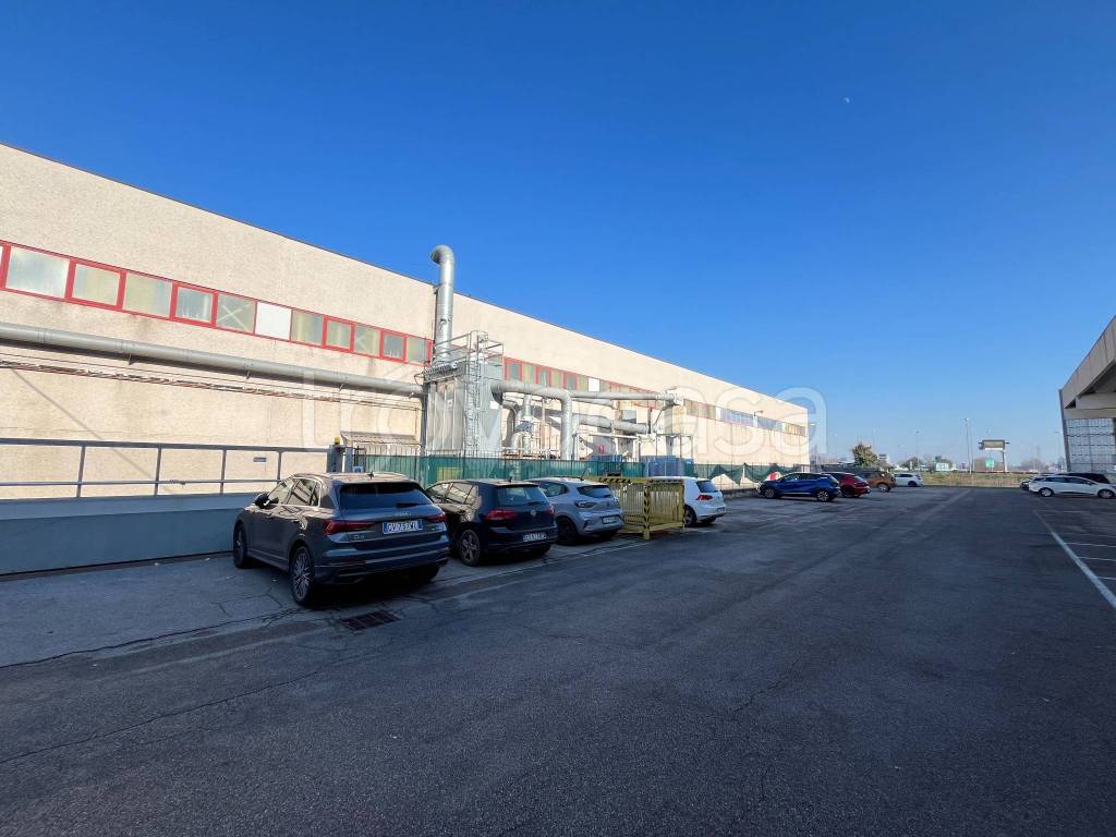 capannone in vendita a Brescia in zona Volta