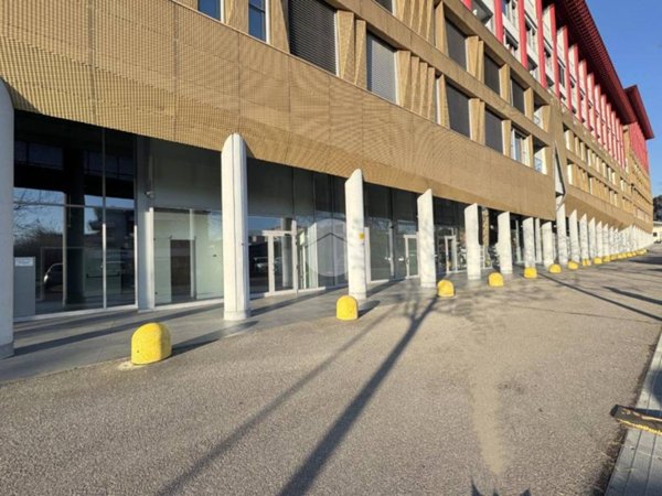 negozio in vendita a Brescia in zona Volta