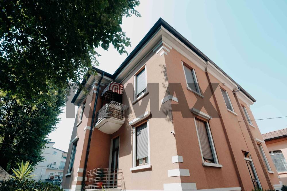 casa indipendente in vendita a Brescia in zona Centro Storico