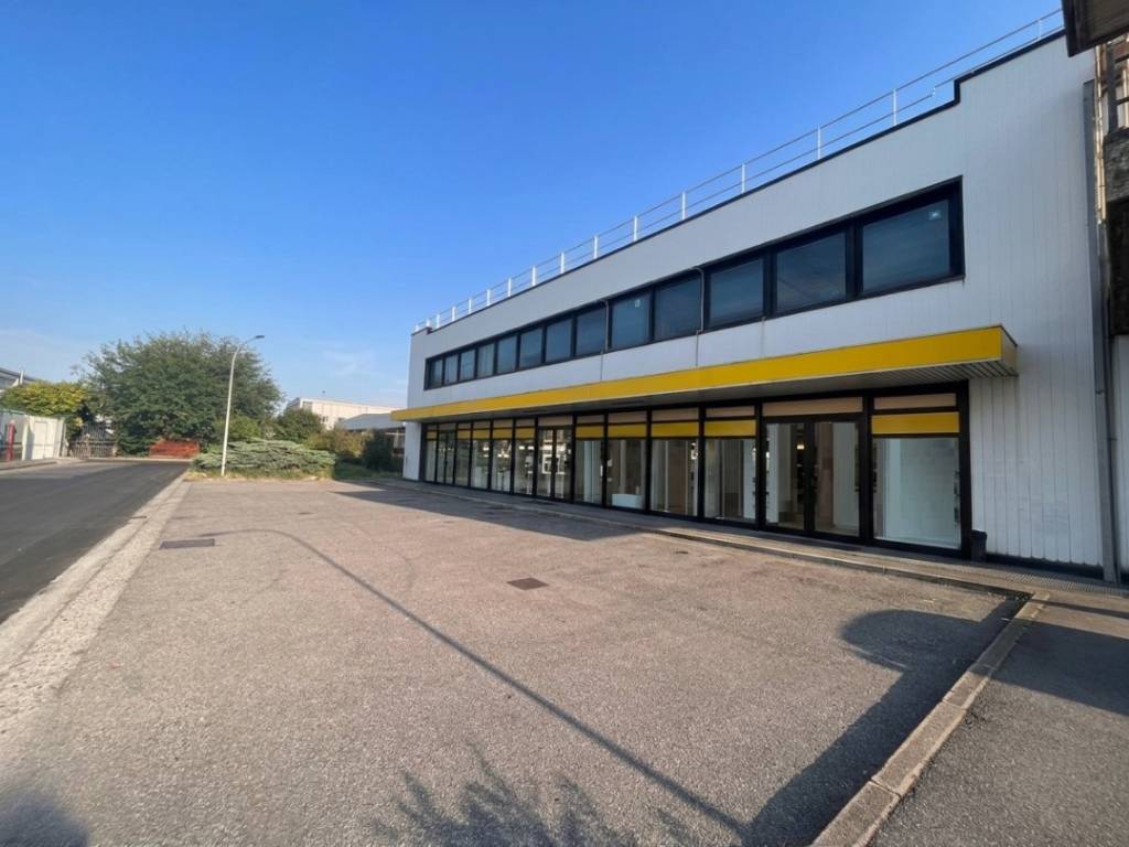 negozio in vendita a Brescia in zona Volta