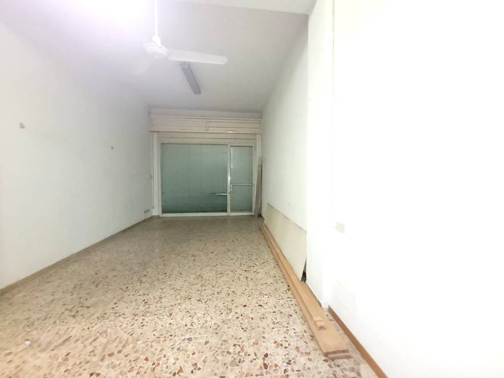 negozio in vendita a Brescia in zona Volta