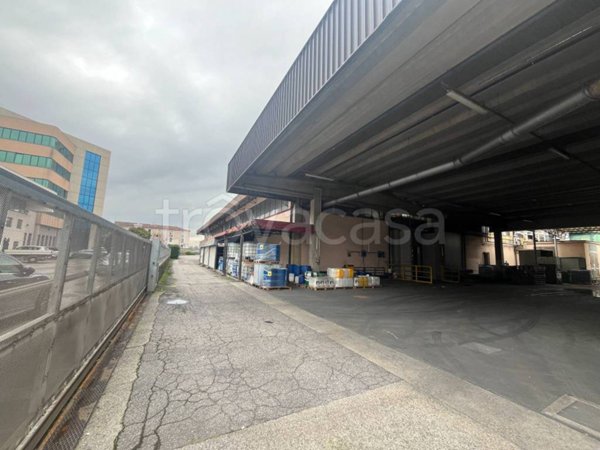 locale commerciale in vendita a Brescia in zona Volta