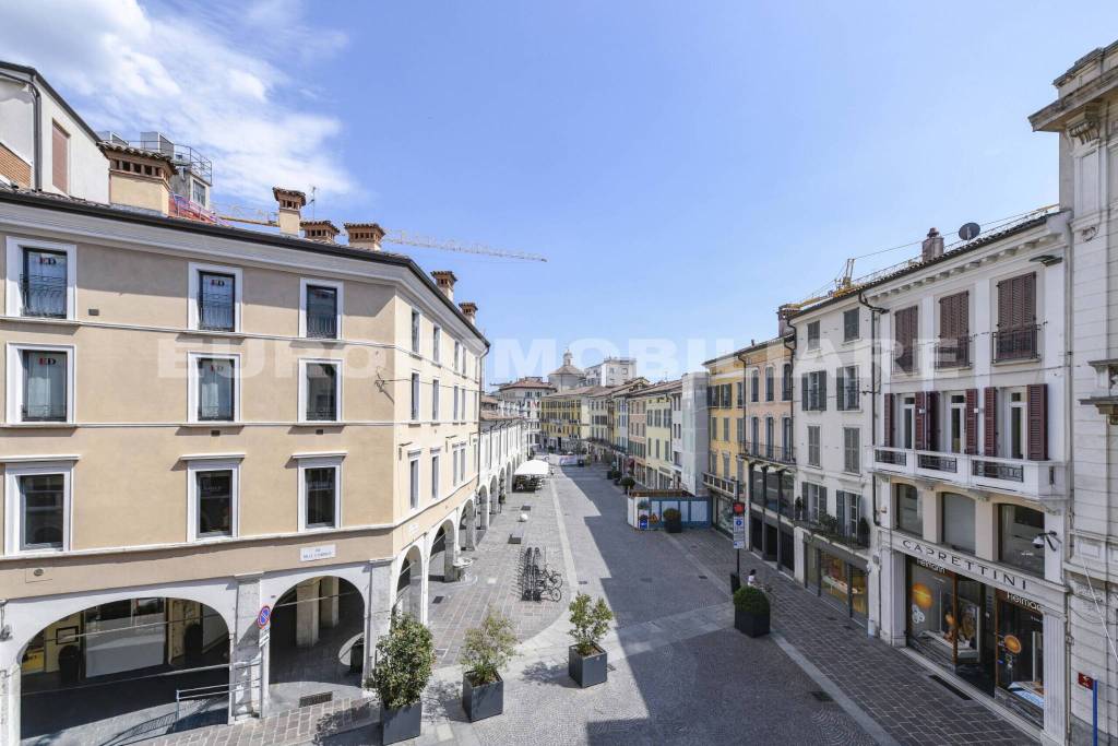 appartamento in vendita a Brescia in zona Centro Storico