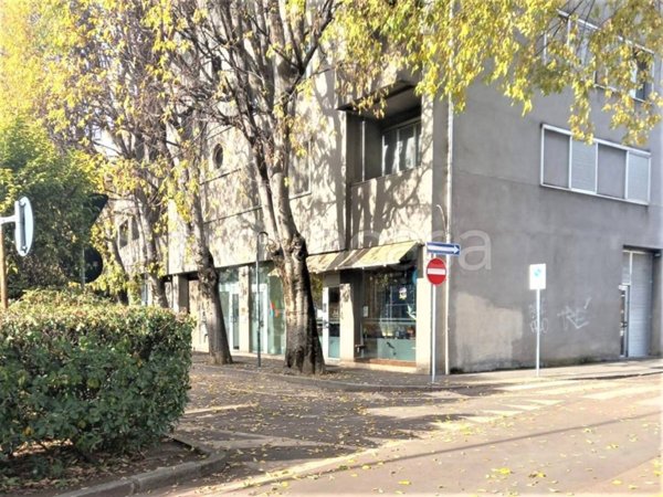 locale commerciale in vendita a Brescia