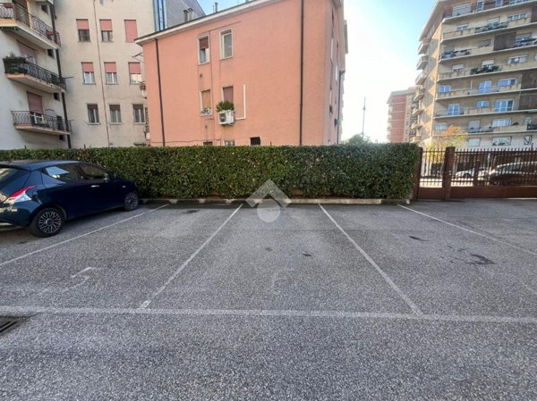 box auto in vendita a Brescia in zona Lamarmora