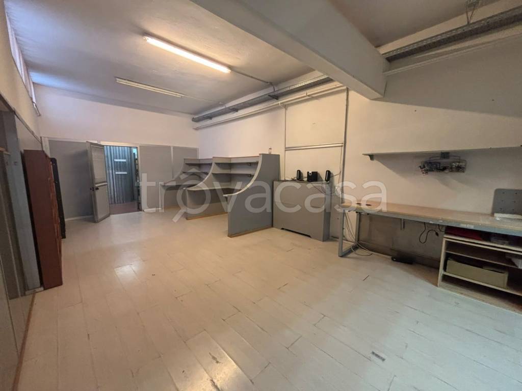 locale commerciale in vendita a Brescia in zona Porta Milano