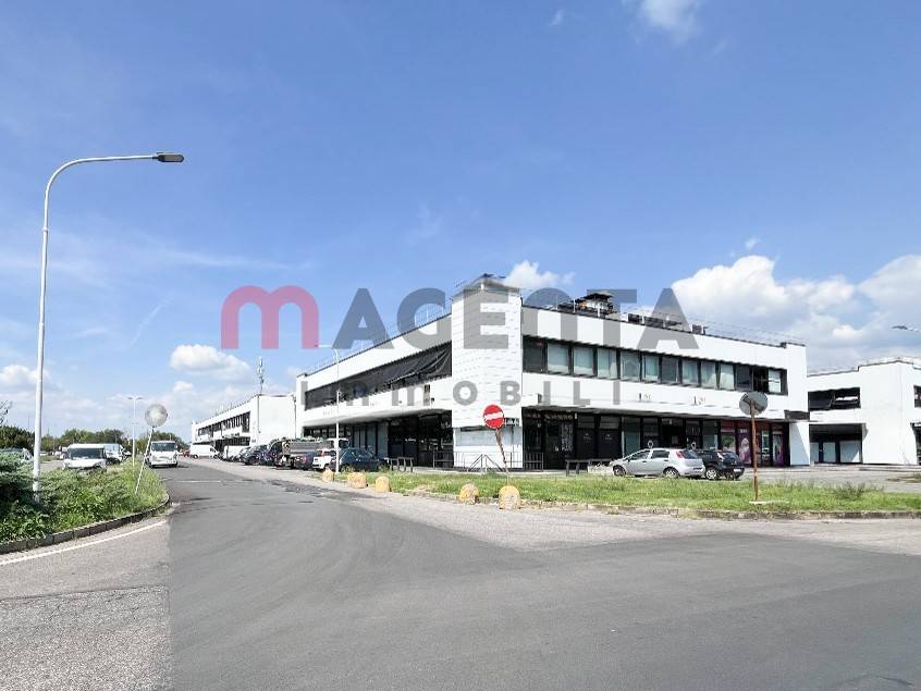locale commerciale in vendita a Brescia in zona Volta