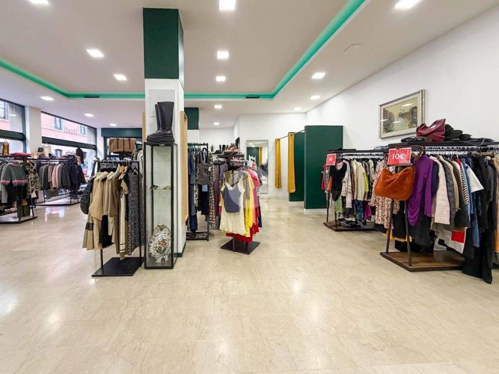 locale commerciale in vendita a Brescia in zona Centro Storico