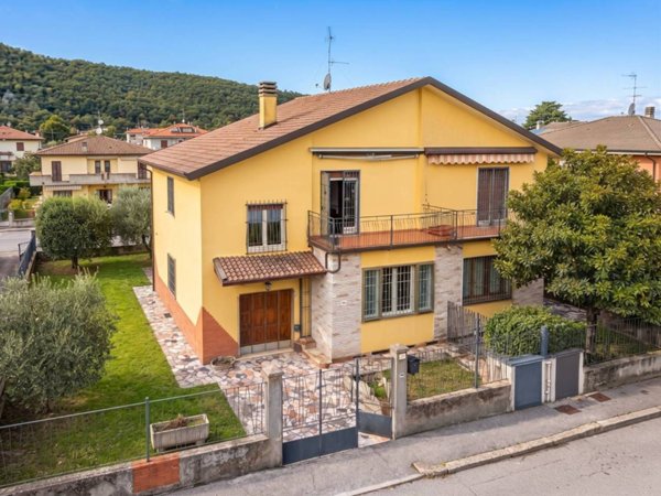 casa indipendente in vendita a Brescia in zona Urago/Mella