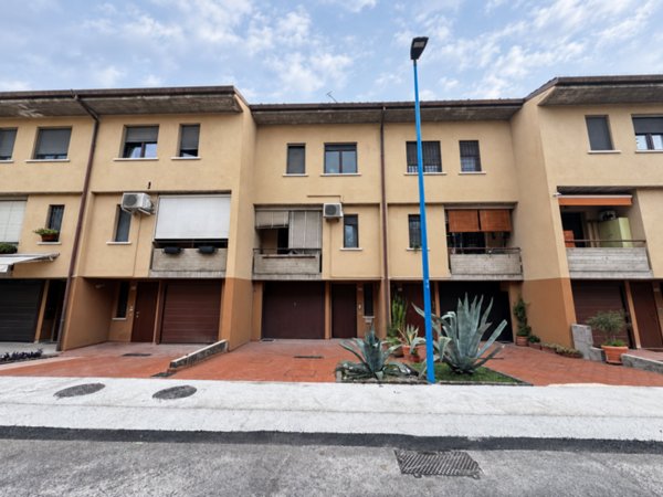 casa indipendente in vendita a Brescia in zona San Polo
