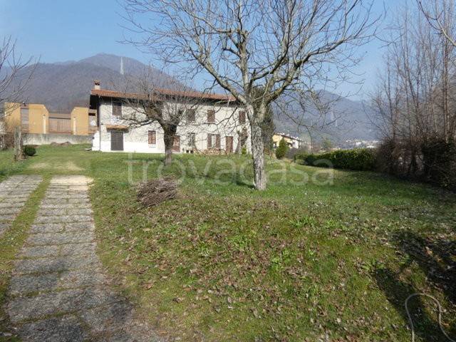 casa indipendente in vendita a Caino