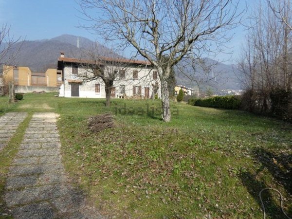 casa indipendente in vendita a Caino