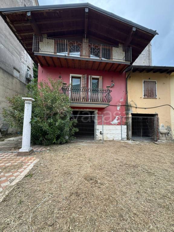 casa indipendente in vendita a Caino