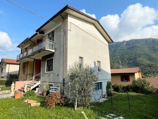 casa indipendente in vendita a Caino