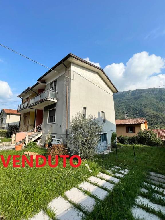casa indipendente in vendita a Caino