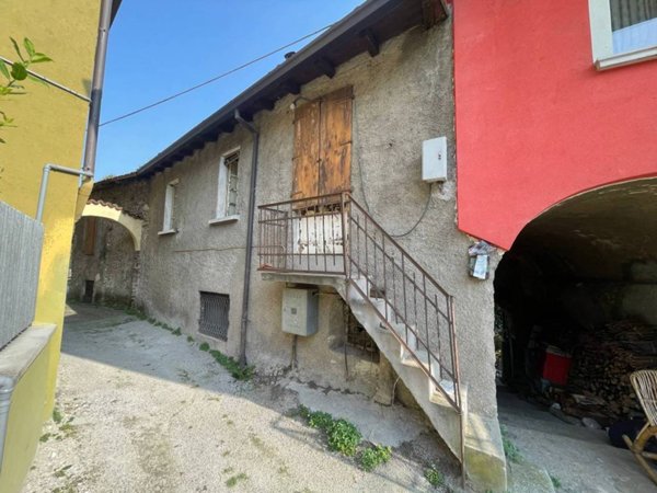 casa indipendente in vendita a Caino