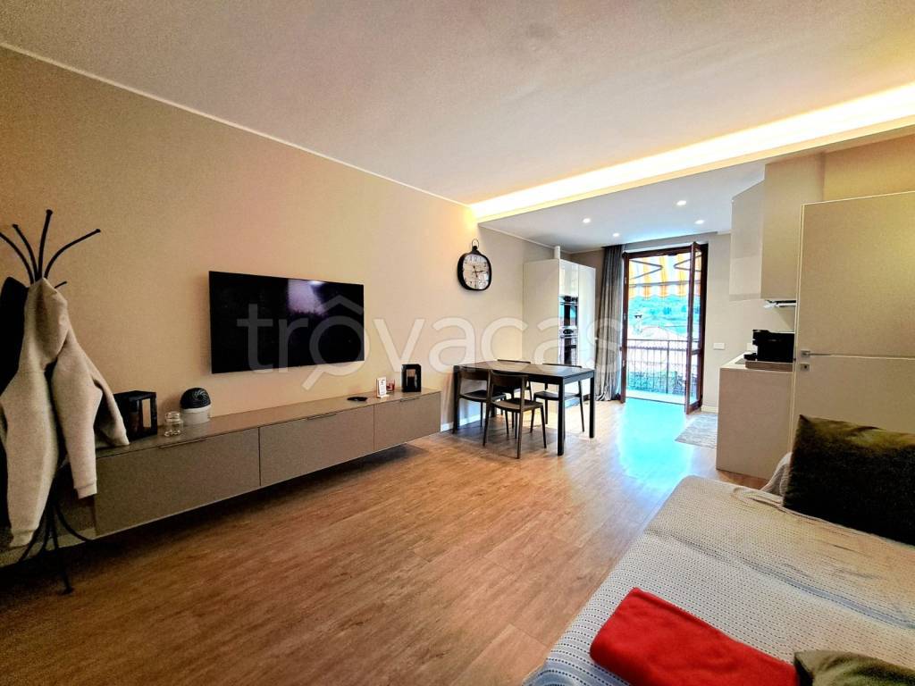 casa indipendente in vendita a Caino