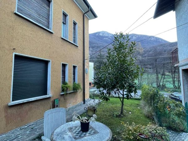 casa indipendente in vendita a Caino