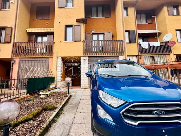 casa indipendente in vendita a Caino