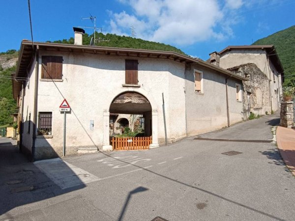 casa indipendente in vendita a Caino