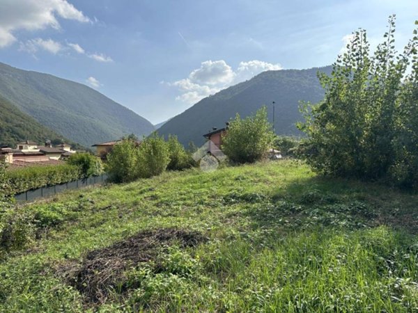 terreno edificabile in vendita a Caino
