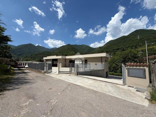 negozio in vendita a Caino