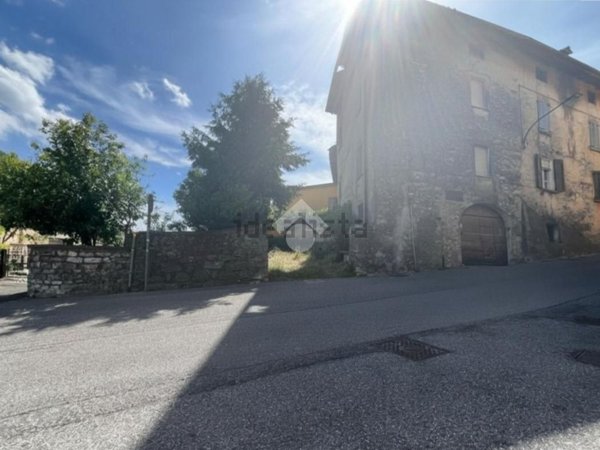 casa indipendente in vendita a Caino