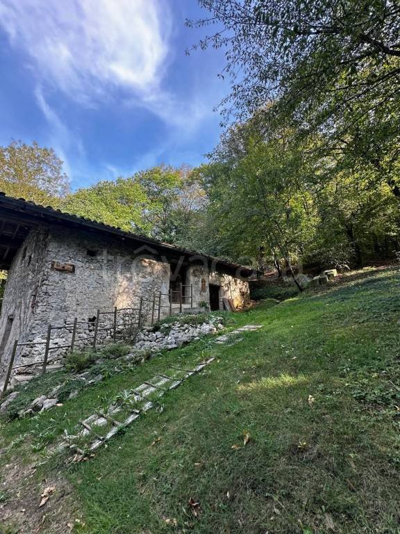 casa indipendente in vendita a Caino