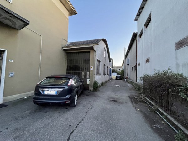 locale di sgombero in vendita a Calcinato