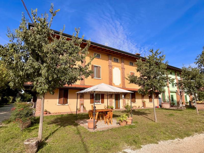 appartamento in vendita a Calcinato in zona Calcinatello