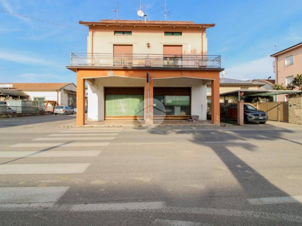 negozio in vendita a Calcinato