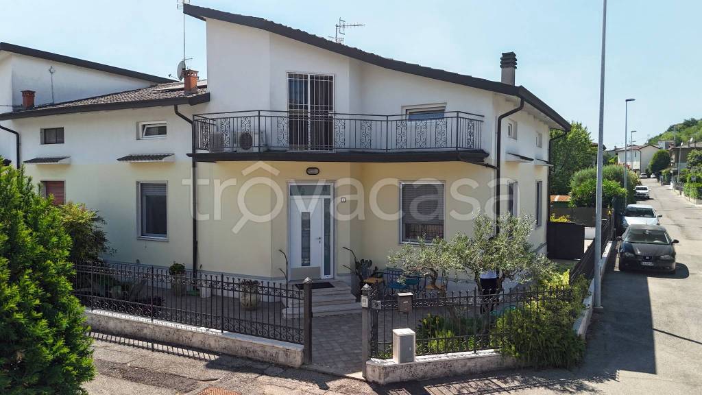 casa indipendente in vendita a Calcinato