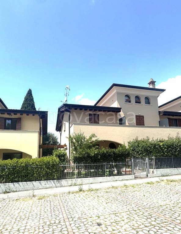 casa indipendente in vendita a Calcinato