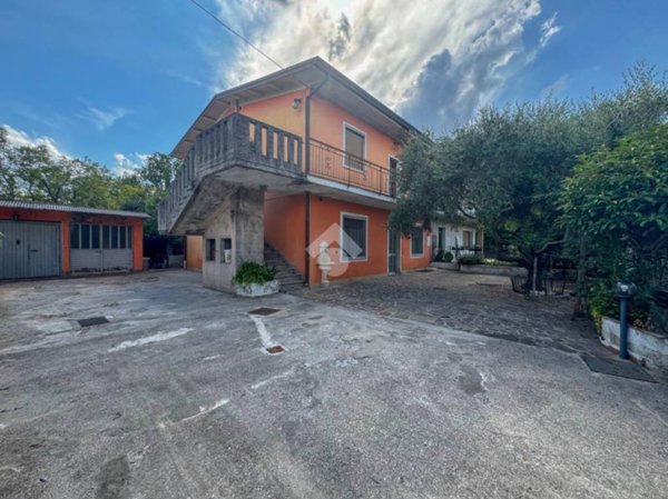 casa indipendente in vendita a Calcinato in zona Calcinatello