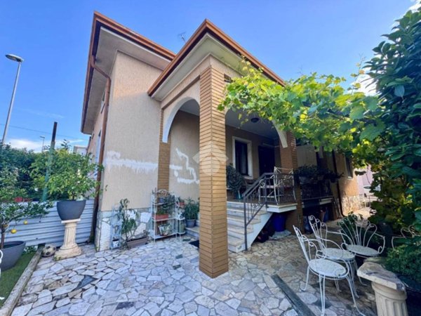 casa indipendente in vendita a Calcinato