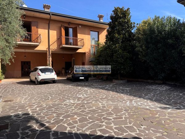 casale in vendita a Calcinato in zona Calcinatello