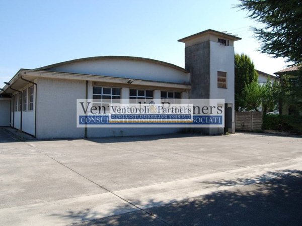 locale commerciale in vendita a Calcinato
