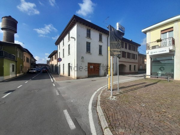 casale in vendita a Calcinato in zona Calcinatello