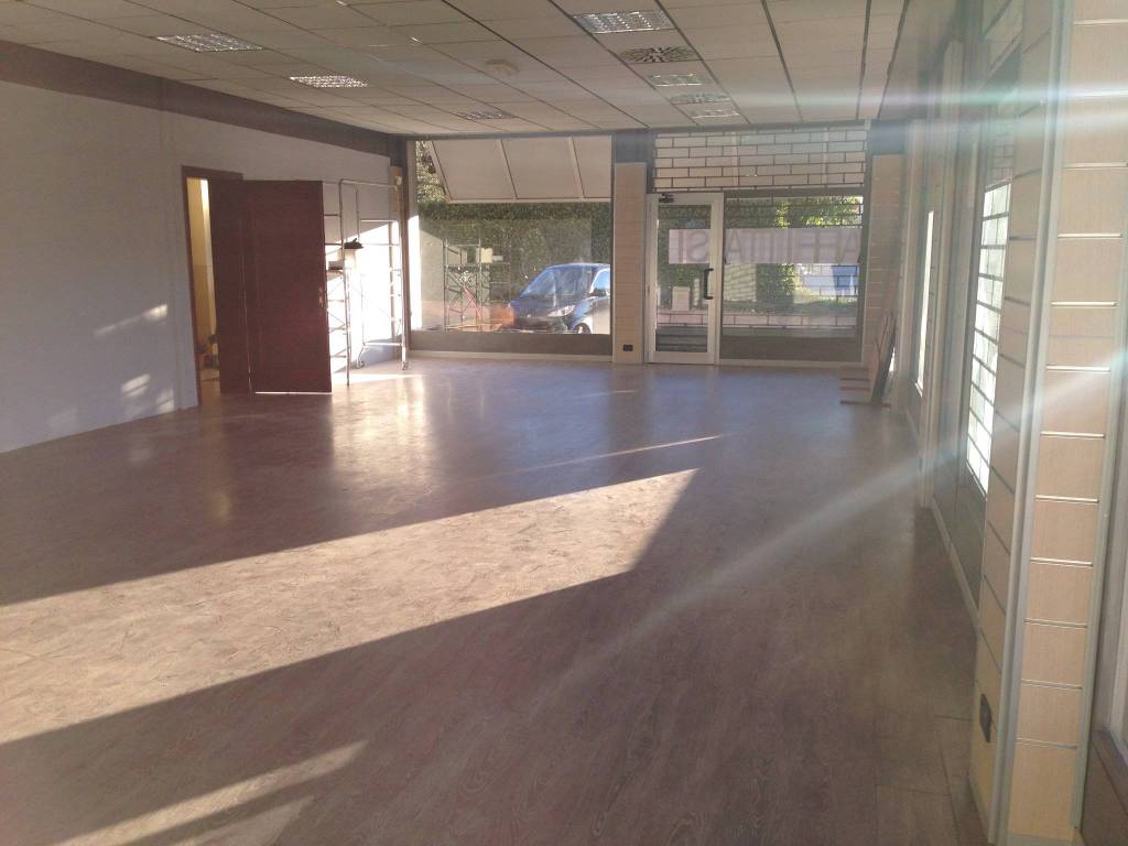 negozio in vendita a Calcinato in zona Ponte San Marco