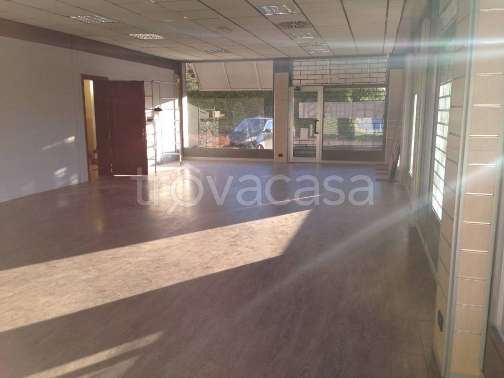 negozio in vendita a Calcinato in zona Ponte San Marco