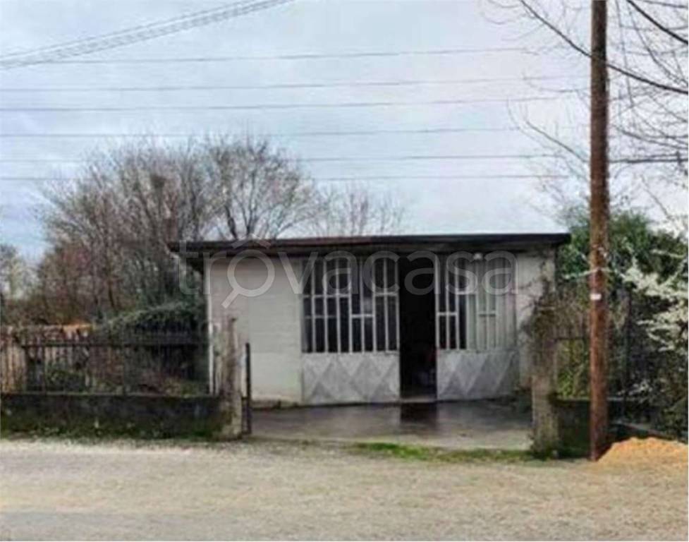 locale di sgombero in vendita a Calcinato in zona Calcinatello