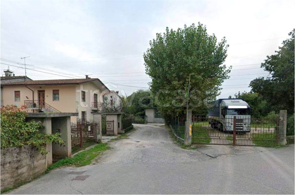 locale commerciale in vendita a Calcinato in zona Calcinatello