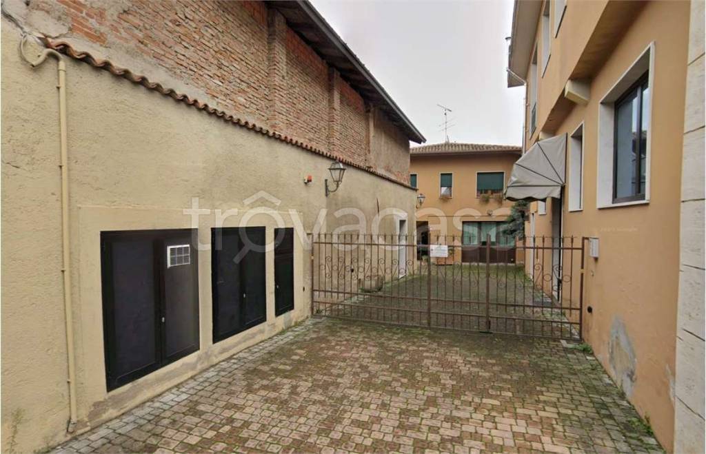 locale commerciale in vendita a Calcinato