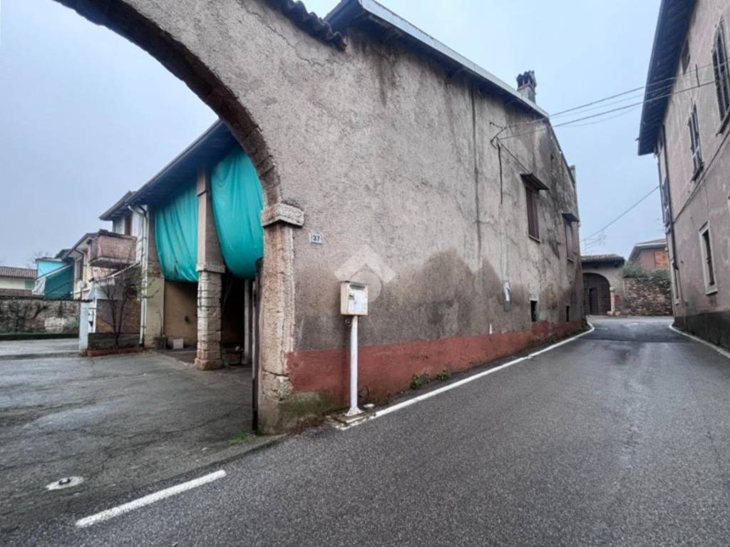casa indipendente in vendita a Calcinato in zona Calcinatello