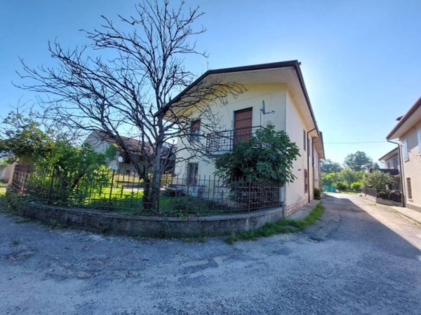casa indipendente in vendita a Calcinato in zona Calcinatello