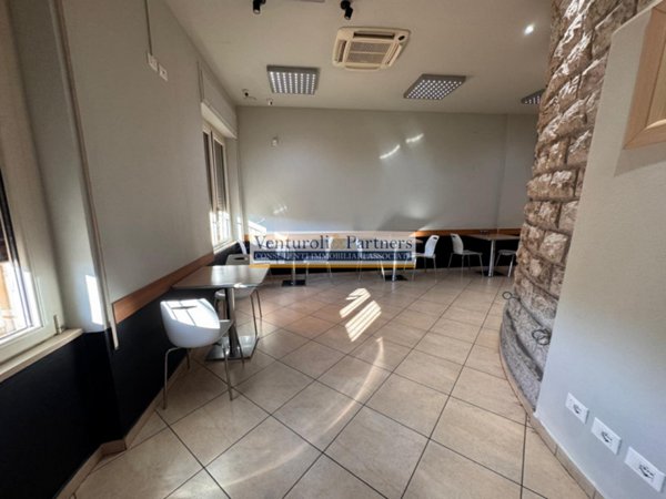 negozio in vendita a Calcinato in zona Calcinatello