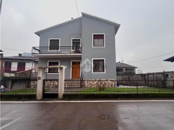 casa indipendente in vendita a Calcinato in zona Calcinatello